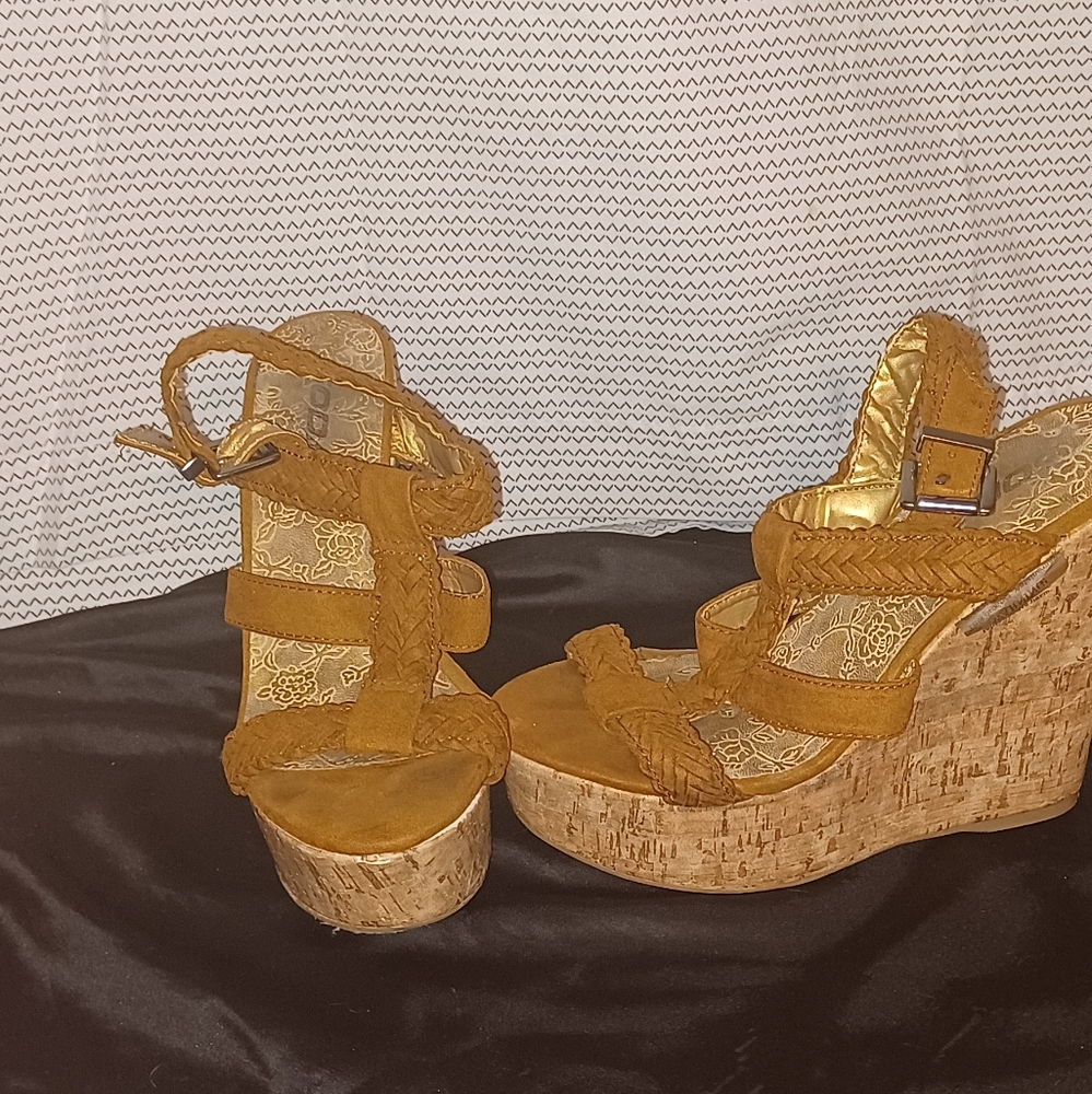 Shoes - Picture 2 of 2